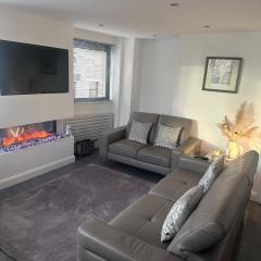 LUXURY Apartment Belfast City Centre overlooking Custom House Sqaure