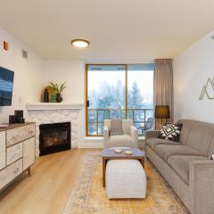 600 SQFT 1 Bed 1 Bath Mountain View Suite at Cascade Lodge in Whistler Village Sleeps 4