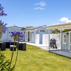 Coco Grove Oneroa - Luxe Escape with Spa Pool