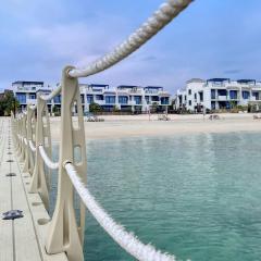 Stunning Palm Villa with Rooftop Garden, Resort Style Pool and Beach by Exclusive Holiday Homes