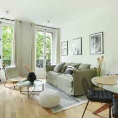 Apartment Center of Paris by Studio prestige