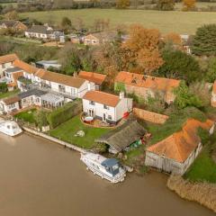 Riverside Cottage - Norfolk Holiday Properties