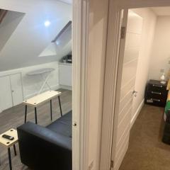 1 Bed Flat - Sleeps 2 - Pets - Garden - Parking