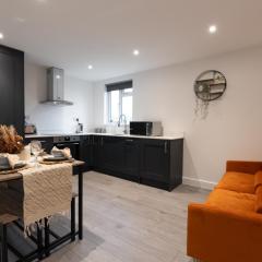 Modern, Stylish, cosy, Finchley London 3 Bed 2 bath Apartment with Free Parking