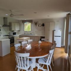 Happy Spacious Home nr Canberra Hospital