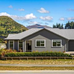 Remarkable Mountain View - 4 Bedroom Home