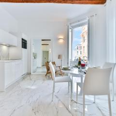 Alba apartment antibes street, by Welcome to Cannes