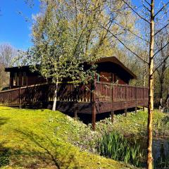 Secluded Rustic Cabin - A Digital Detox Paradise.