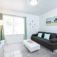 Miami Beach 1 Bedroom 1 Block from Ocean on Collins