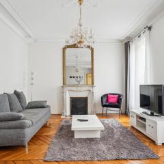 Luxury Apartment La Tour Paris