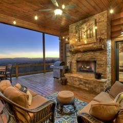 Luxe Mineral Bluff Cabin with Private Hot Tub!