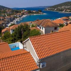 Seaside family friendly house with a swimming pool Drvenik Veliki, Drvenik - 22085