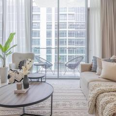 HiGuests - Step Into Heaven In This Lakeside Apartment