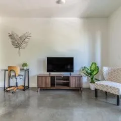 Central District Condo | Modern| Rooftop