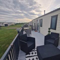 Buttercup Meadow 54 Golden Anchor park, modern 3 bedroom caravan, dog friendly, free WiFi