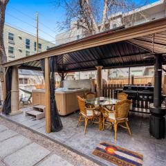 HOT TUB Firepit Pool Table Patio Cozy Downtown Denver