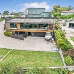 Upper Bow Retreat - Raglan Holiday Apartment