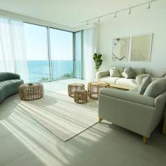 Amchit Bay Beach Residences 3BR Rooftop w Jacuzzi