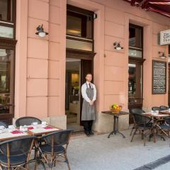 Three Corners Hotel Art