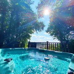 Fieldfare Lodge with Hot-tub