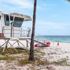 Ocean Breeze Free Parking Apt 2