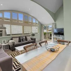 The Mount Retreat - Mount Maunganui Holiday Home