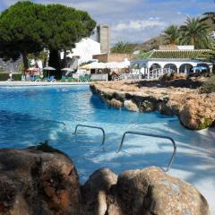 Los Crisantemos Family house with garden and pool