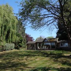 Idyllic Log Cabin Near Stratford upon Avon