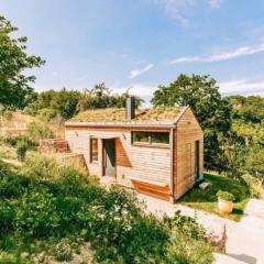 Tinyhouse Minimalus Panorama Schlafloft im Grünen