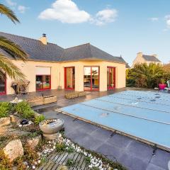 Beautiful Home In Audierne With Outdoor Swimming Pool