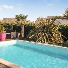 Beautiful Home In Audierne With Outdoor Swimming Pool