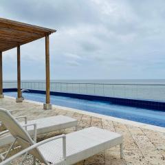 Beachfront Apartment with Stunning Infinity Pool