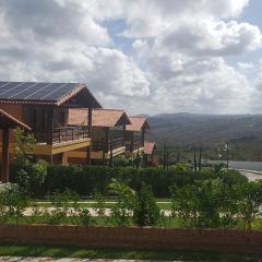 Casa de Campo Novo gravatá em condomínio, lazer completo com piscina compartilhada, churraqueira e forno a lenha privado e uma vista espetacular e com aquele friozinho