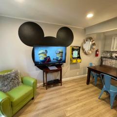 MAGICAL Xcape, POOLS-SPA, WALK 2 DISNEY, CENTRAL AC-HEAT, FULLY EQUIPPED, 2 FREE PARKING SPACES, OWNER MGMT