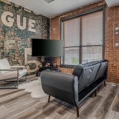 Deluxe Studio in Historic Downtown Building!