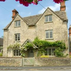 Holly Cottage, Coln St Aldwyns, Cotswolds