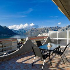 Sea View Vacation Flat w Balcony in Kotor