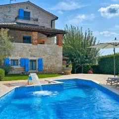 Rustic Villa Simone with outdoor pool in Porec