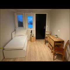 Liten koselig hybelleilighet for 1 til 2 personer - sentral beliggenhet og gunstig pris