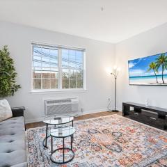Modern 2BR 2BA Condo Sleeps 8 with Gym Laundry 20 Min to NYC