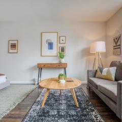 Belltown 1br w lounge nr parks garden SEA-677