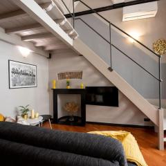 (Aquarium) Elegant Two-Level Apartment with In-Room Tub