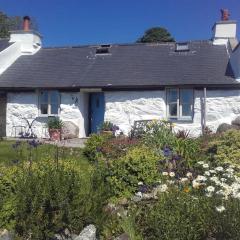 Traditional stone cottage with sea views in Snowdonia National Park
