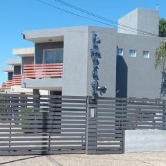 Housing La Morada con pileta.