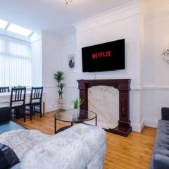 Spacious 4-Bed House Manchester