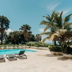 Oceanfront 3 Bedrooms With Pool