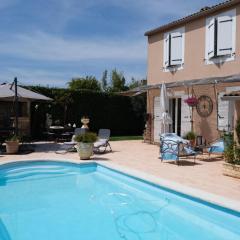 pleasant home with private pool and pool house - close to aix en provence, accommodates 4 people.