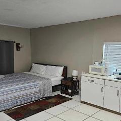 Green Castle Apartment in Tampa Near Airport and Busch Gardens