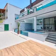 Villa da Serra 2 - Casa com piscinas privativas vidro