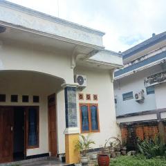 OYO 93425 Homestay Anisa